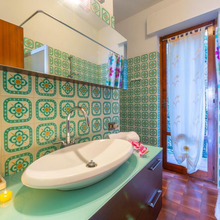 La Rosa Dei Venti Lake View Terrace - Happy Rentals - Two-Bedroom Apartment - 17