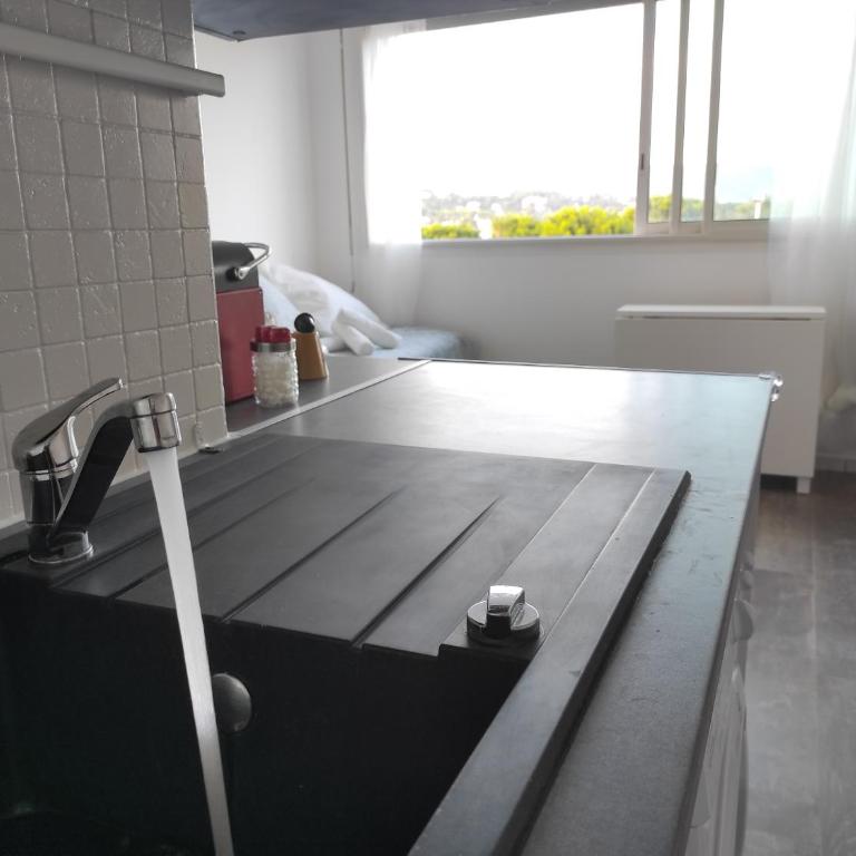 L'antre de MER "Les pieds dans l'eau" - Vue mer - CLIM - Embarcadère - Plage de sable et restaurants à pied - Arrivée autonome dès 17H - Codes sur messagerie - - One-Bedroom Apartment - 25