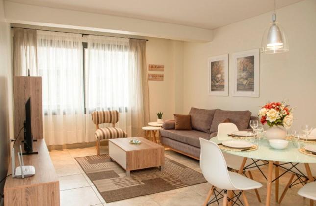 Cálidos departamentos en Ciudad con cochera - Apartamento de 1 dormitorio - 1