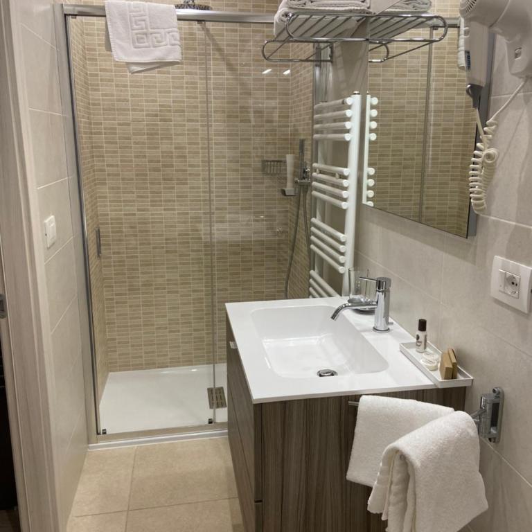 International Beach Hotel - Camera King Standard - 1