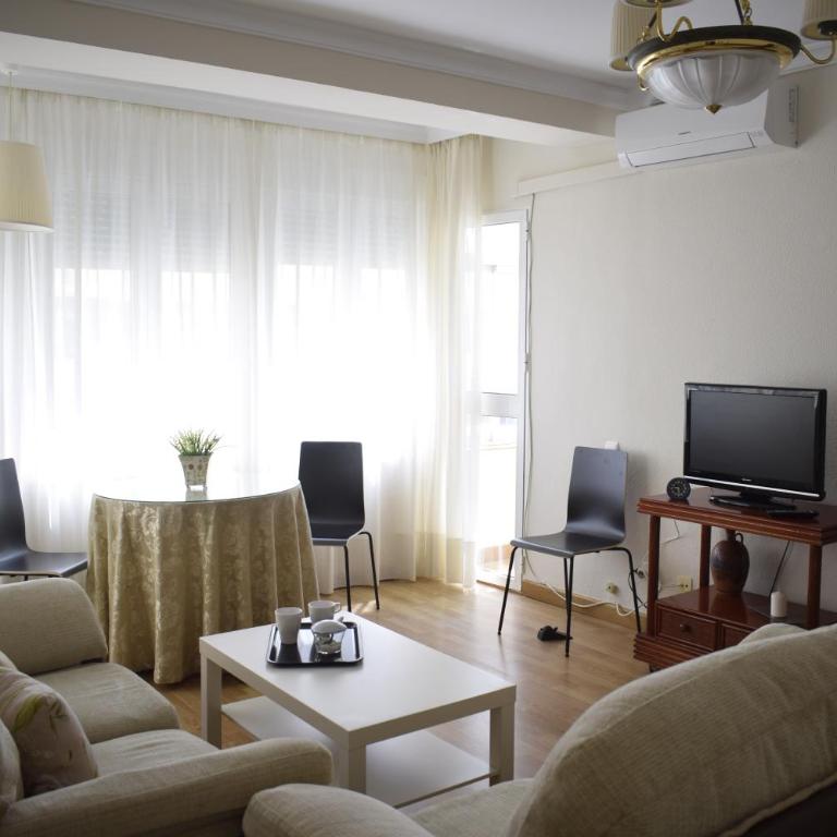 APARTAMENTO SOL Y PLAYA (PASEO MARITIMO) - Three-Bedroom Apartment - 3
