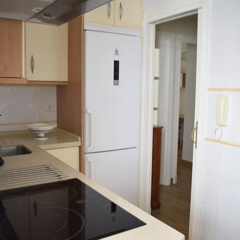 APARTAMENTO SOL Y PLAYA (PASEO MARITIMO) - Three-Bedroom Apartment - 9
