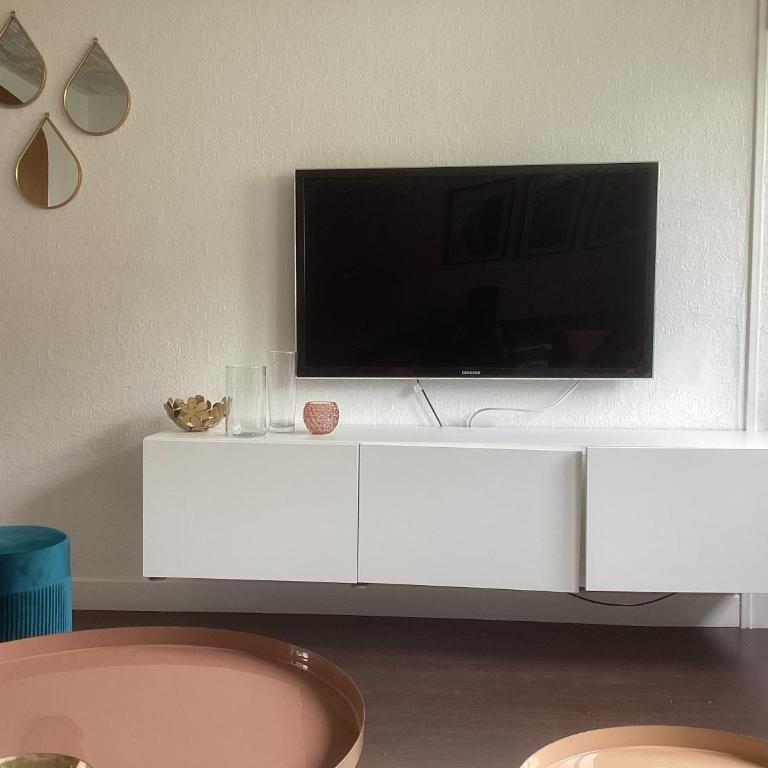 50 m2 T2 au calme, lumineux, confortable, cosy, climatisé, privatif avec parking gratuit et terrasse - Maison 1 Chambre - 12