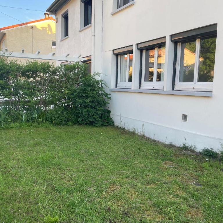 50 m2 T2 au calme, lumineux, confortable, cosy, climatisé, privatif avec parking gratuit et terrasse - Maison 1 Chambre - 16