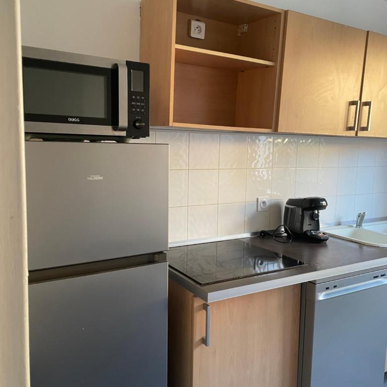 50 m2 T2 au calme, lumineux, confortable, cosy, climatisé, privatif avec parking gratuit et terrasse - Maison 1 Chambre - 15