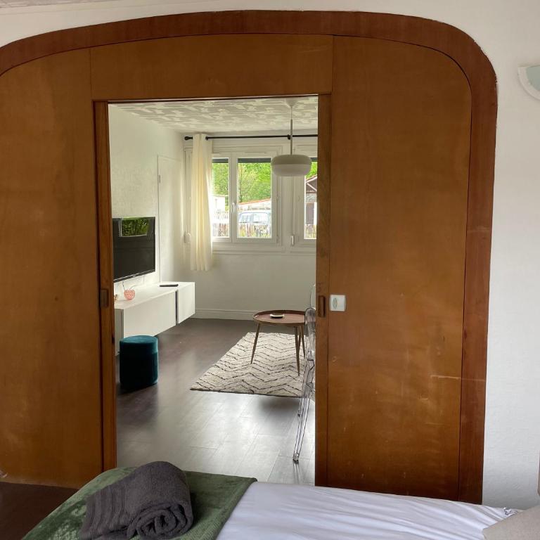 50 m2 T2 au calme, lumineux, confortable, cosy, climatisé, privatif avec parking gratuit et terrasse - Maison 1 Chambre - 10