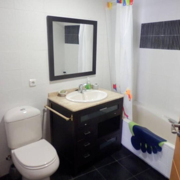 Precioso apartamento en complejo residencial con piscina,barbacoa y pista de padel. - Apartamento de 2 dormitorios - 3