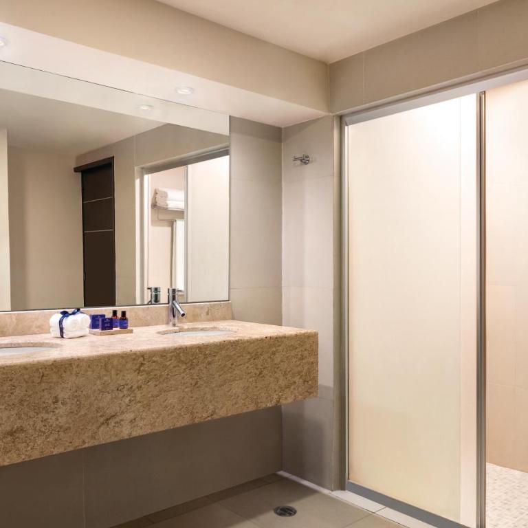 Seadust Cancun Beach Resort - All Inclusive - Luxury Suite One King Bed - 4