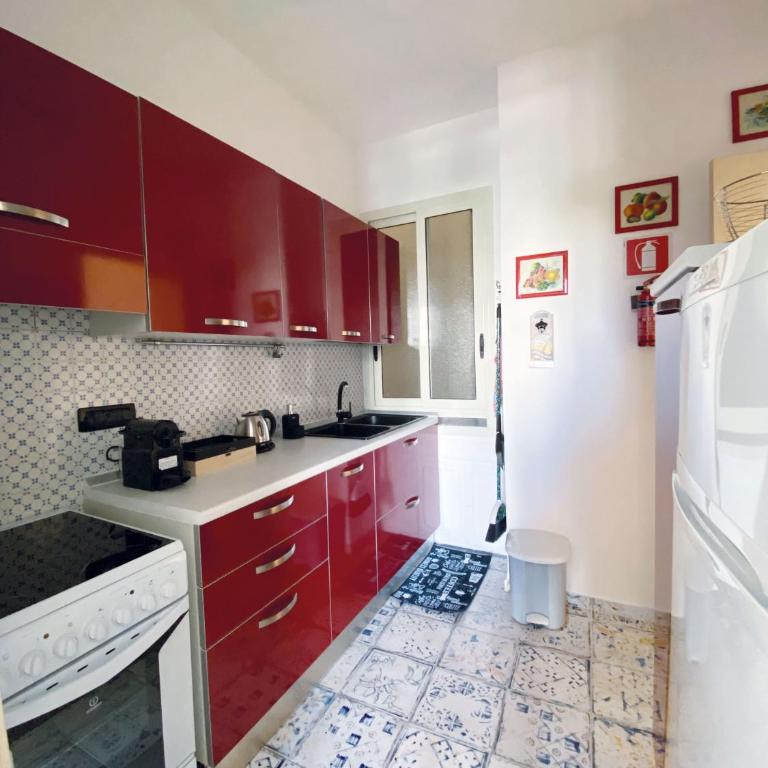 BEAUTIFUL renovated apartment ,NEXT TO THE BEACH ! AIR-C, FREE PARKING! - Appartement 1 Chambre - 3