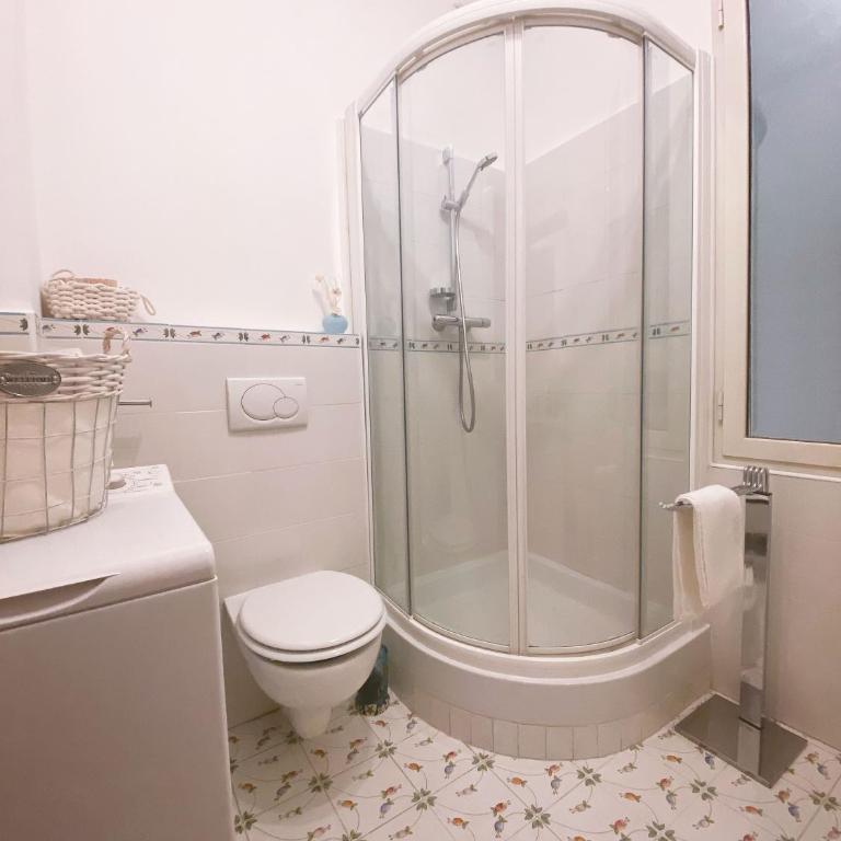 BEAUTIFUL renovated apartment ,NEXT TO THE BEACH ! AIR-C, FREE PARKING! - Appartement 1 Chambre - 12