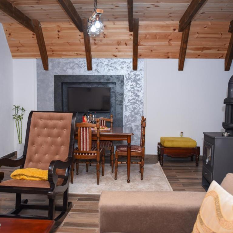 Highlander guesthouse - Two-Bedroom House - 8