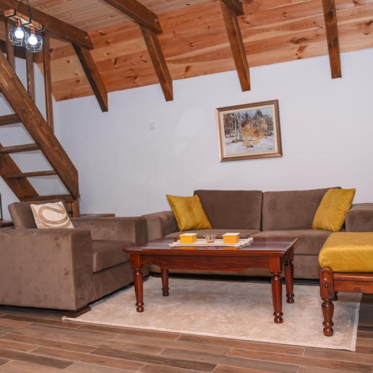 Highlander guesthouse - Two-Bedroom House - 15