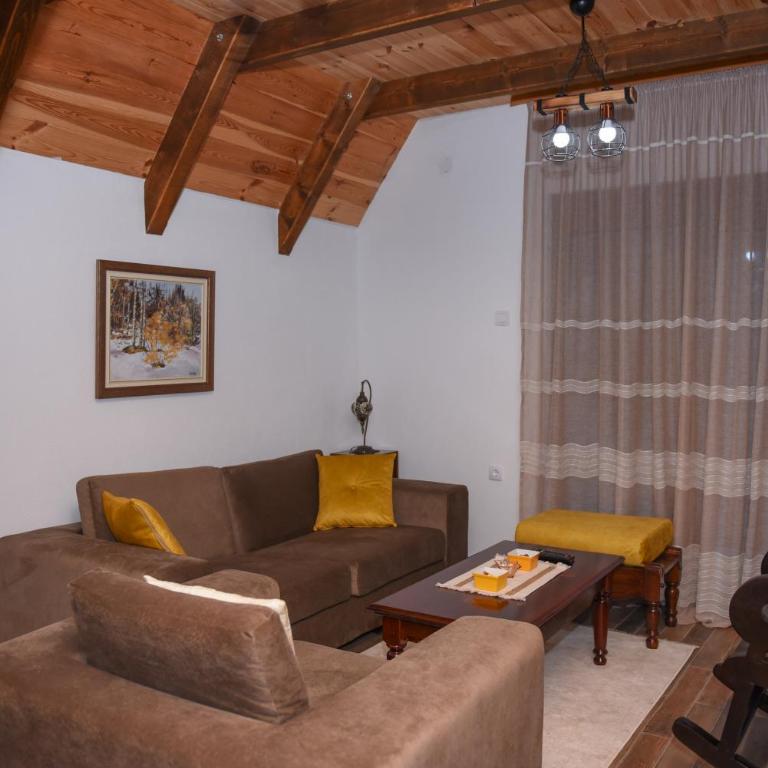 Highlander guesthouse - Two-Bedroom House - 16