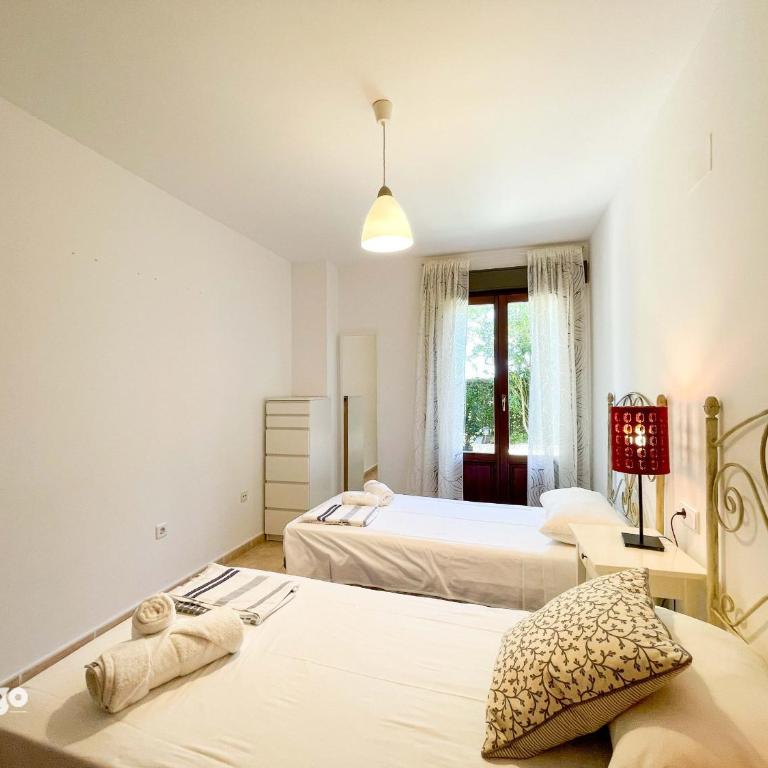 Stunning Garden Apartment - 6 people - HEN01 - Three-Bedroom Apartment - 19