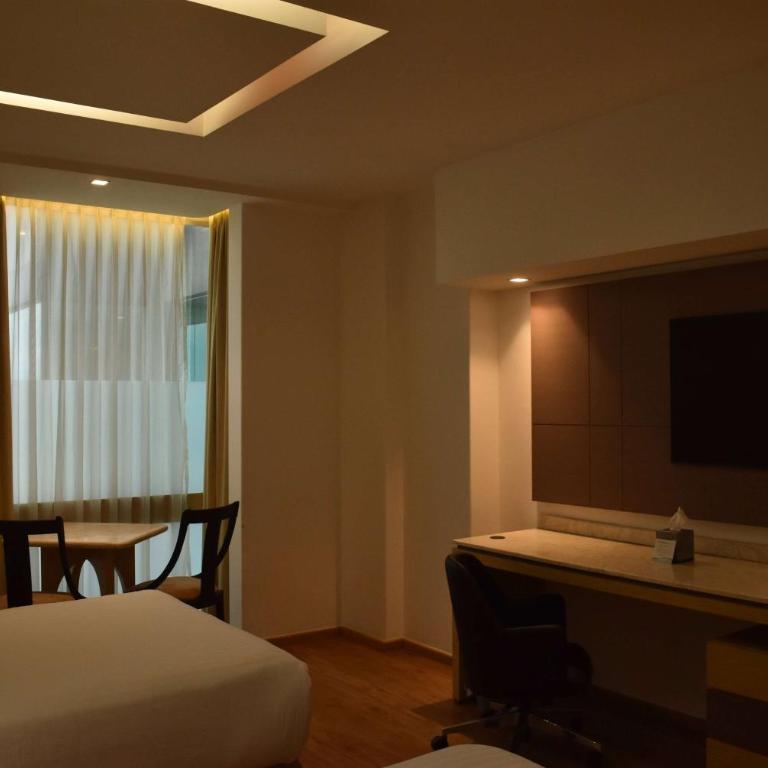 Ramada by Wyndham Mexico City Santa Fe - Double Room with Two Double Beds - Non-Smoking - 3