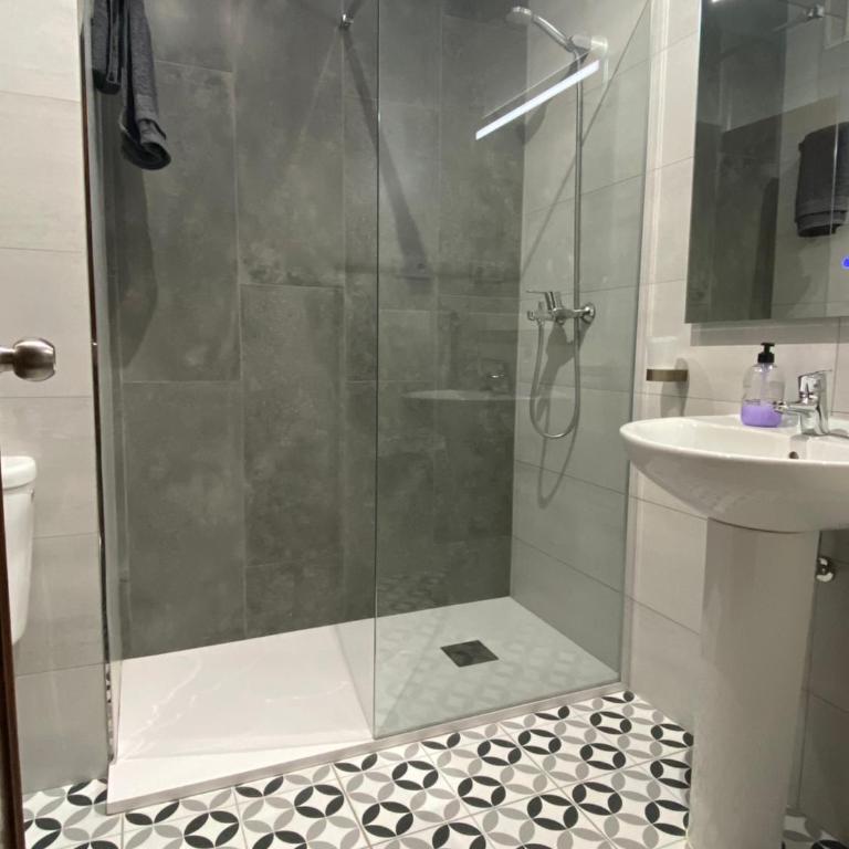Ayala Beach - Three-Bedroom Apartment - 17