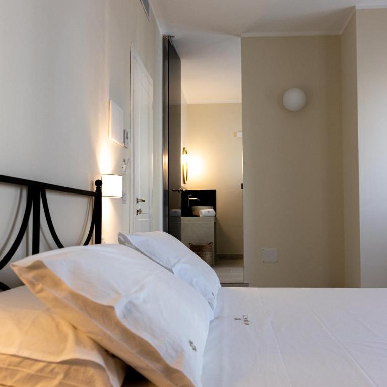 Oronti Accommodations - Camera Matrimoniale Deluxe con Doccia - 13