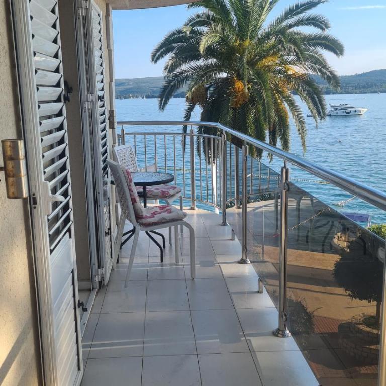Chic apartment in the City Center by the sea - Two-Bedroom Apartment - 2