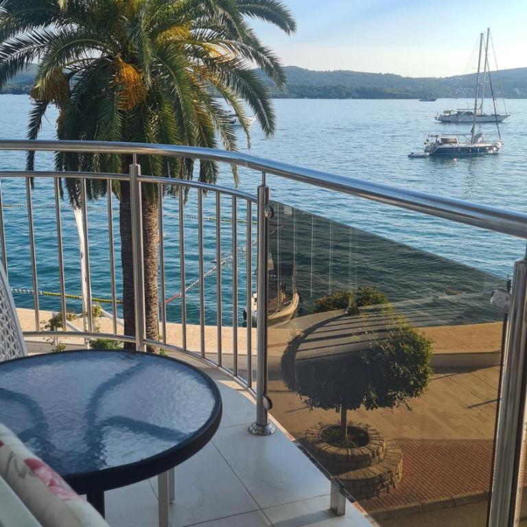 Chic apartment in the City Center by the sea - Two-Bedroom Apartment - 1