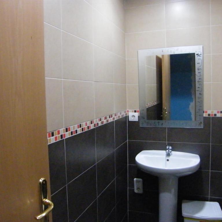 Pensión Corona - Habitación Doble con baño compartido - 1 o 2 camas - 7