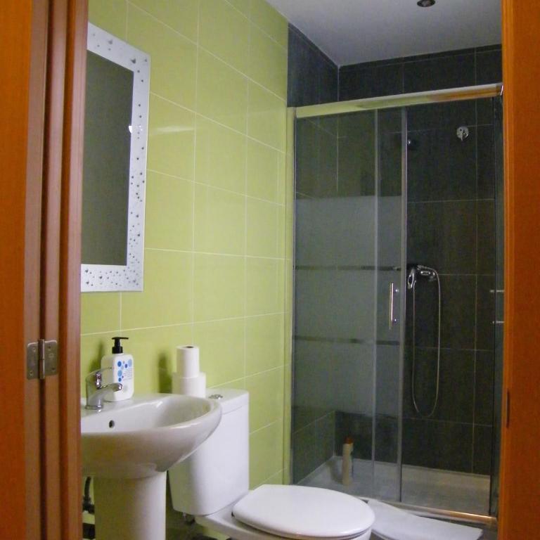 Pensión Corona - Habitación Doble con baño compartido - 1 o 2 camas - 8