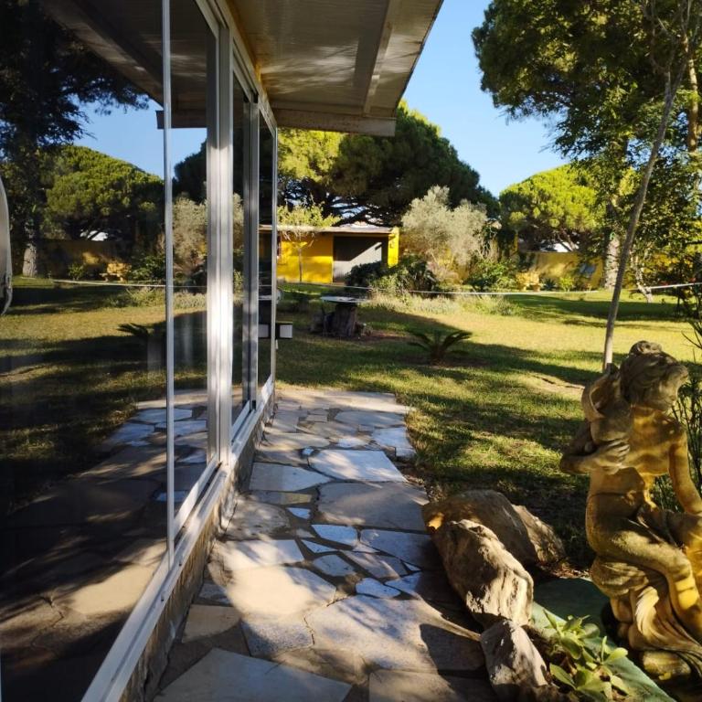 Jacaranda - Habitación con cama grande y vistas al jardín - 6