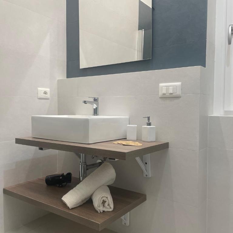Brezza di Stabia Rooms - Camera Matrimoniale con Bagno Privato - 4