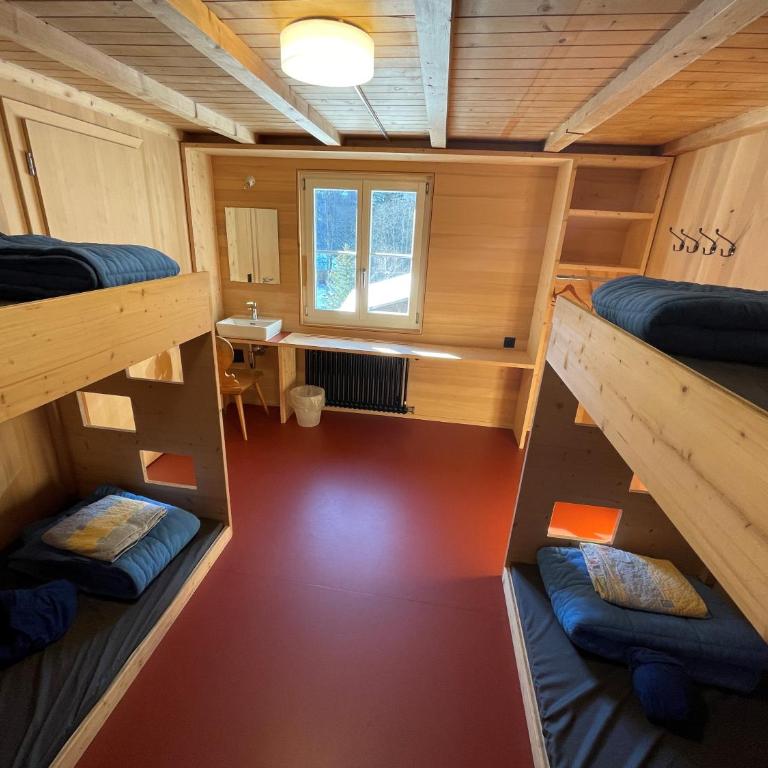 Naturfreunde Hostel Grindelwald - Vierbettzimmer mit Gemeinschaftsbad - 4
