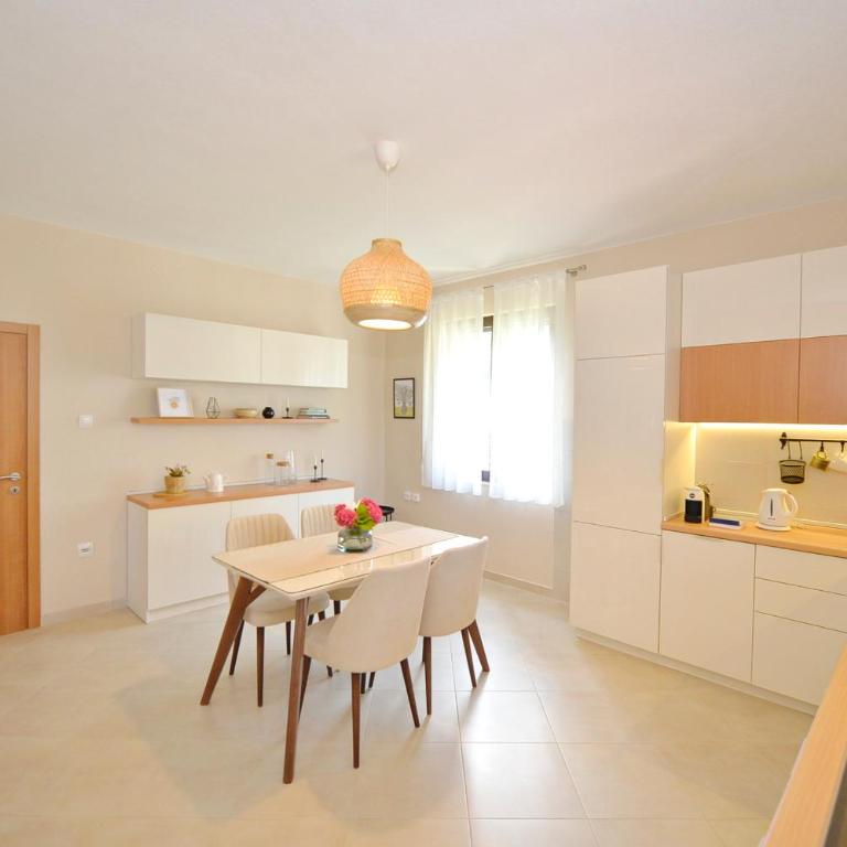 Fjordfront Aerie - Three-Bedroom Apartment - 8