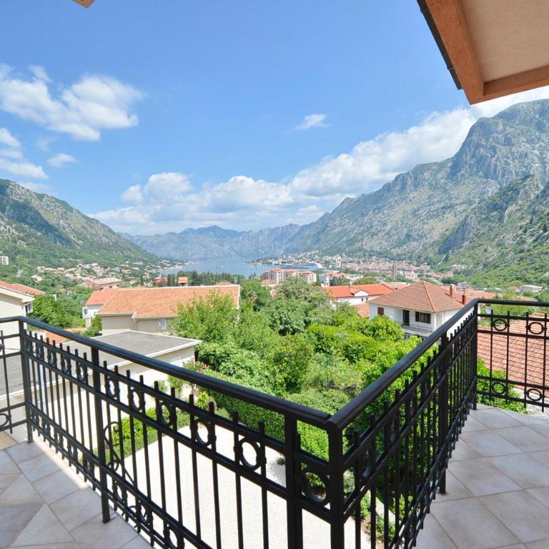 Fjordfront Aerie - Three-Bedroom Apartment - 33