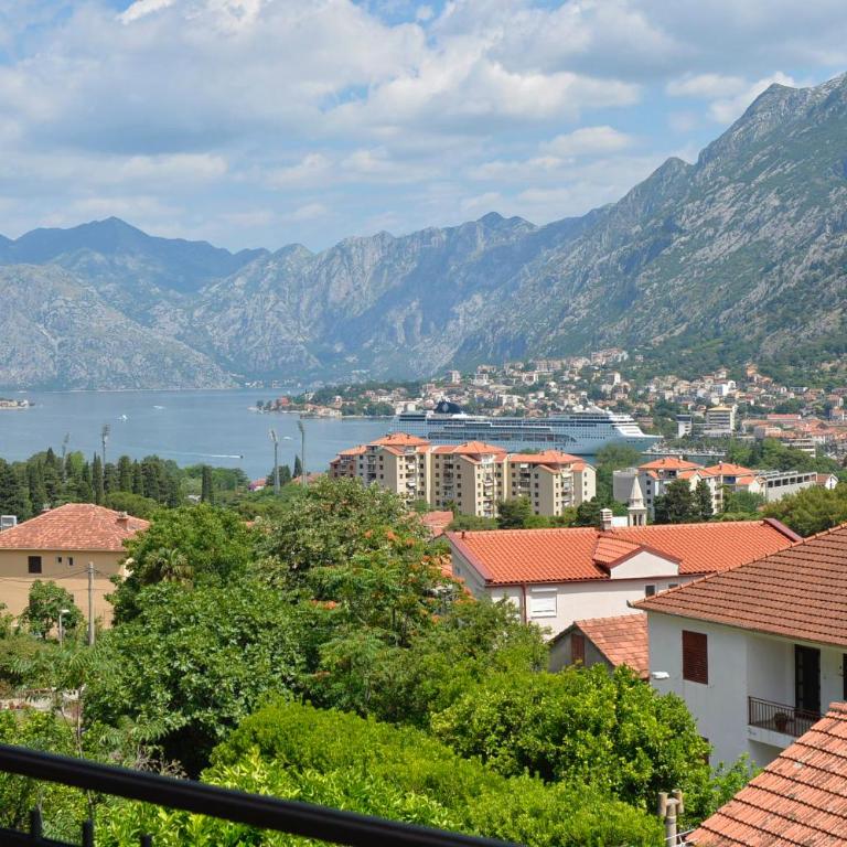 Fjordfront Aerie - Three-Bedroom Apartment - 1