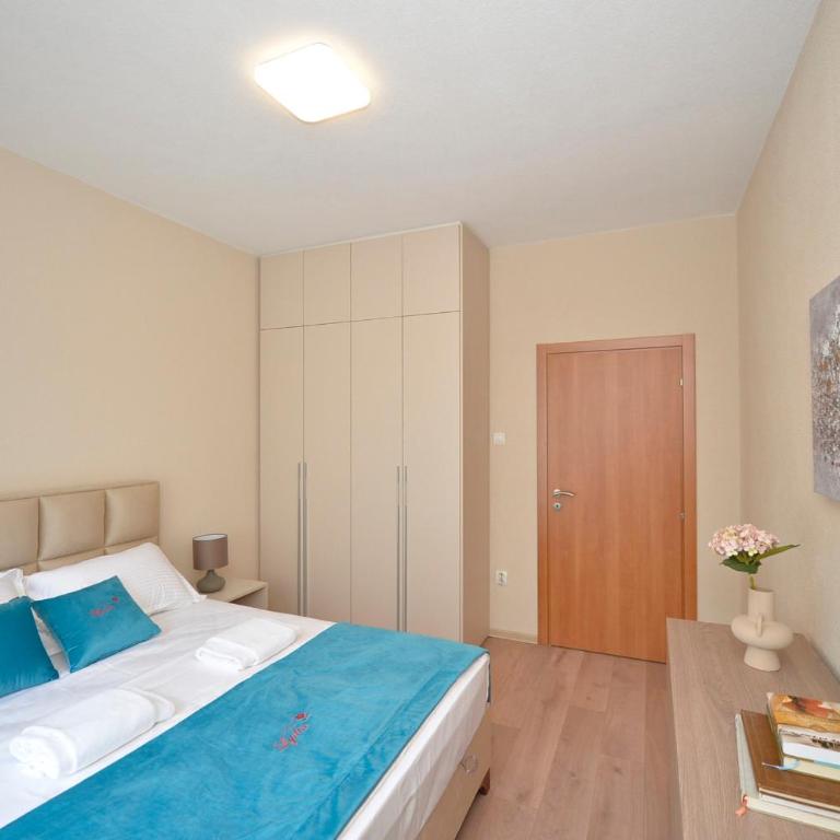 Fjordfront Aerie - Three-Bedroom Apartment - 16
