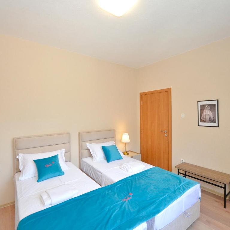 Fjordfront Aerie - Three-Bedroom Apartment - 23