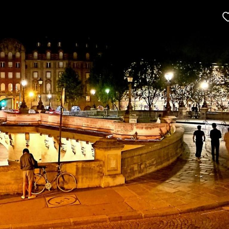 Emily in Paris - Appartamento con 1 Camera da Letto - 1