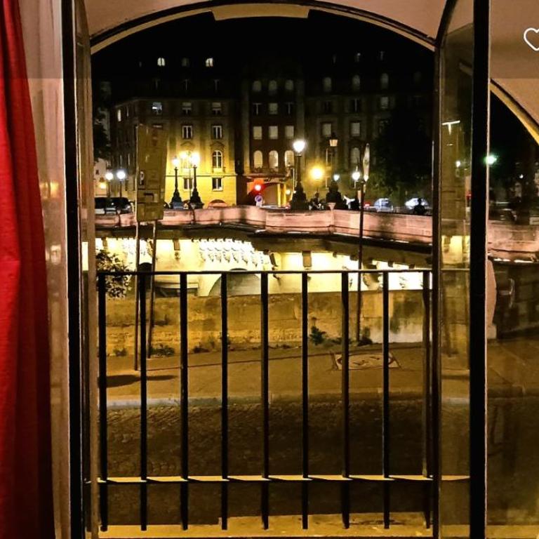 Emily in Paris - Appartamento con 1 Camera da Letto - 17