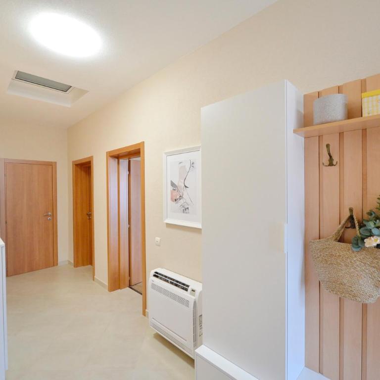 Fjordfront Aerie - Three-Bedroom Apartment - 25