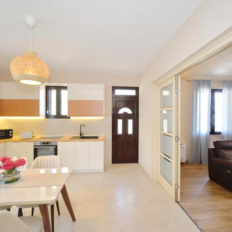 Fjordfront Aerie - Three-Bedroom Apartment - 10