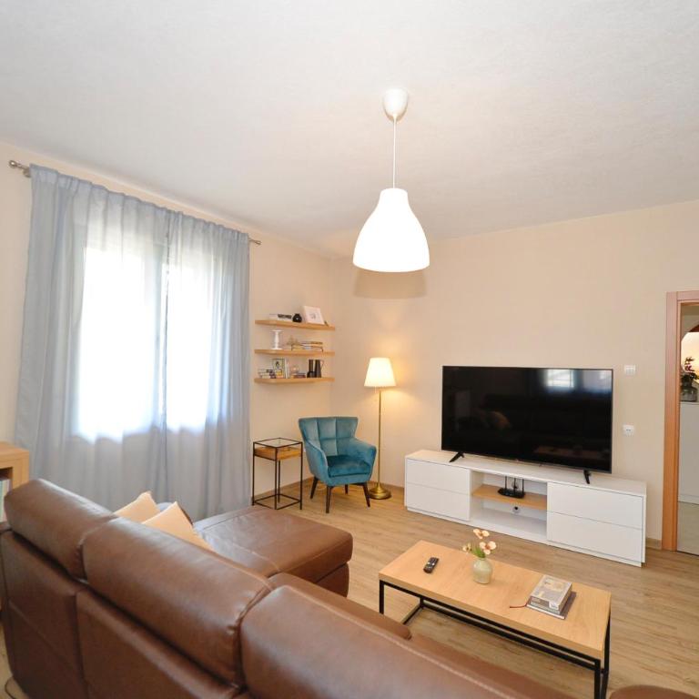 Fjordfront Aerie - Three-Bedroom Apartment - 5