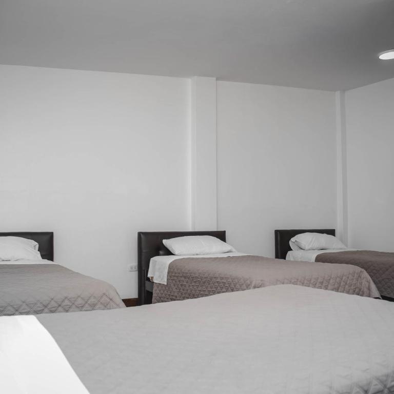 Hotel Las Dalias - Habitación Cuádruple Estándar - 2