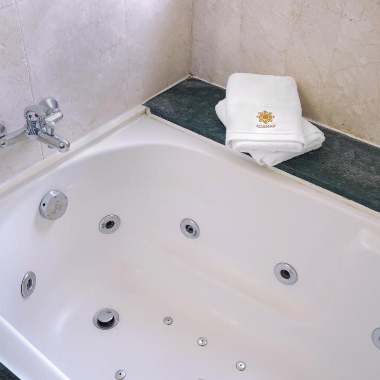 ADANAR Muralla Zirí Centro Premium - Superior Apartment with Side Alhambra view and Spa Bath - 7