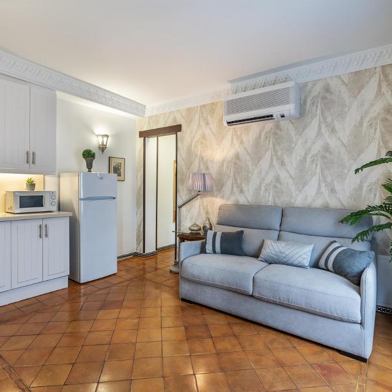 ADANAR Muralla Zirí Centro Premium - Superior Apartment with Side Alhambra view and Spa Bath - 4