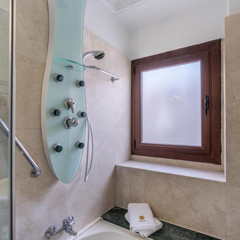 ADANAR Muralla Zirí Centro Premium - Superior Apartment with Side Alhambra view and Spa Bath - 10