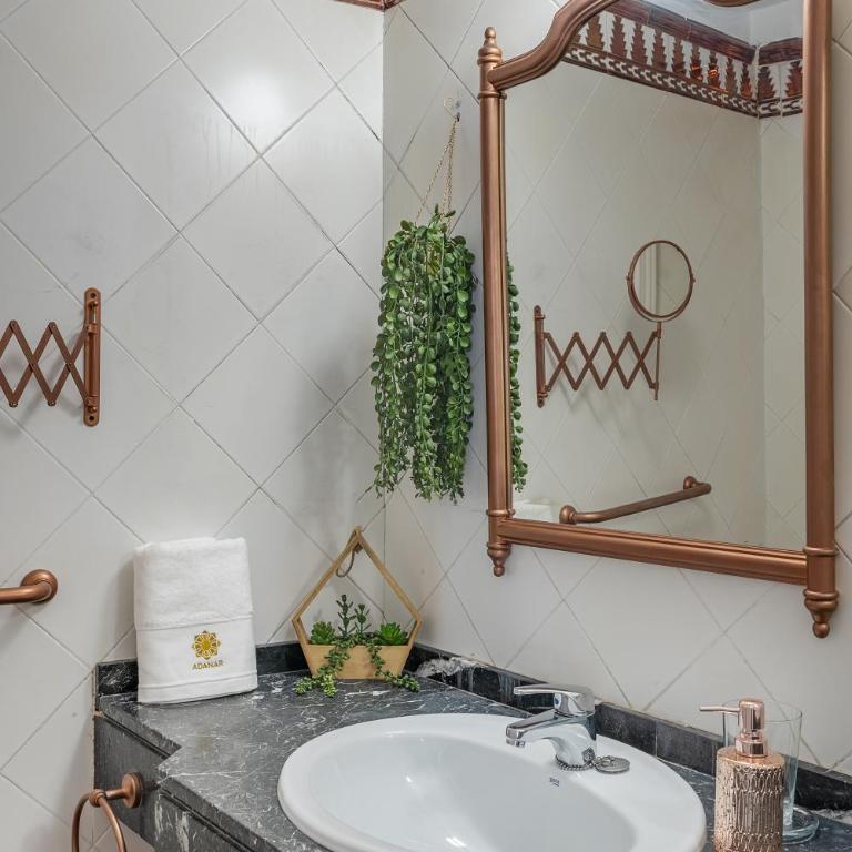 ADANAR Muralla Zirí Centro Premium - Executive Apartment with Alhambra Views with bath - 10