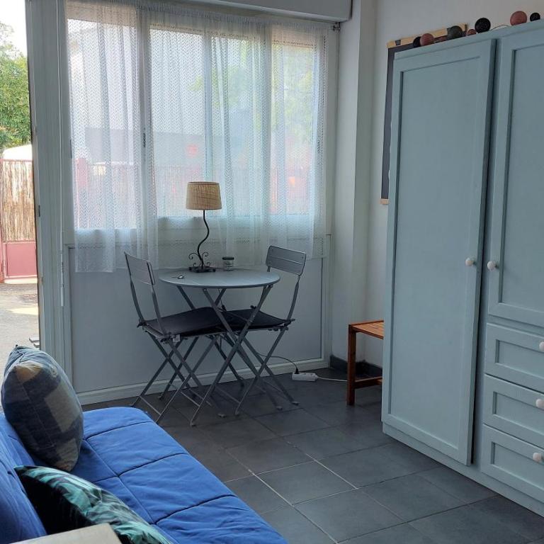 Chez Leslie et Vincent : logements climatisés avec parking privatif - Studio-Apartment - 1