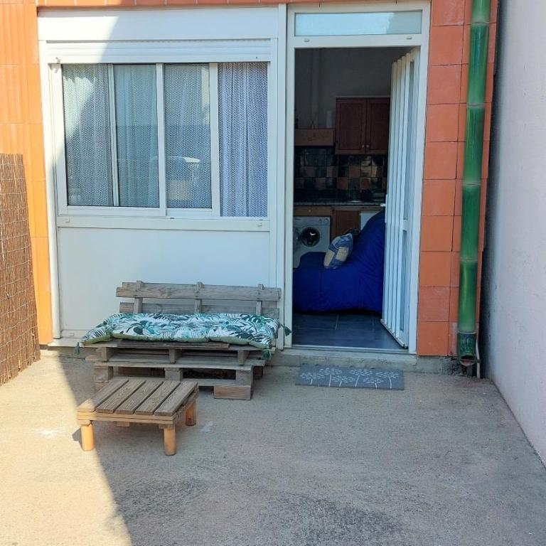 Chez Leslie et Vincent : logements climatisés avec parking privatif - Studio-Apartment - 7