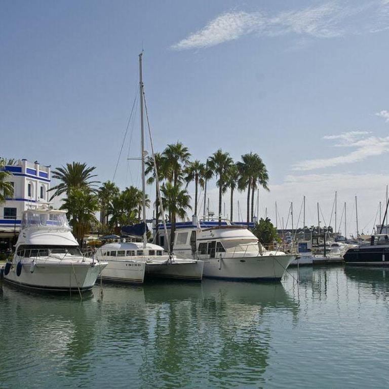 2-Bedroom Beachside Apartment with Private Parking, Estepona Centre - Apartamento de 2 dormitorios - 54