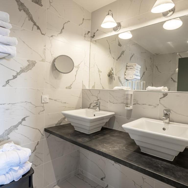 Best Western Adagio Saumur - Suite Lit King-Size - Vue sur Fleuve - 10