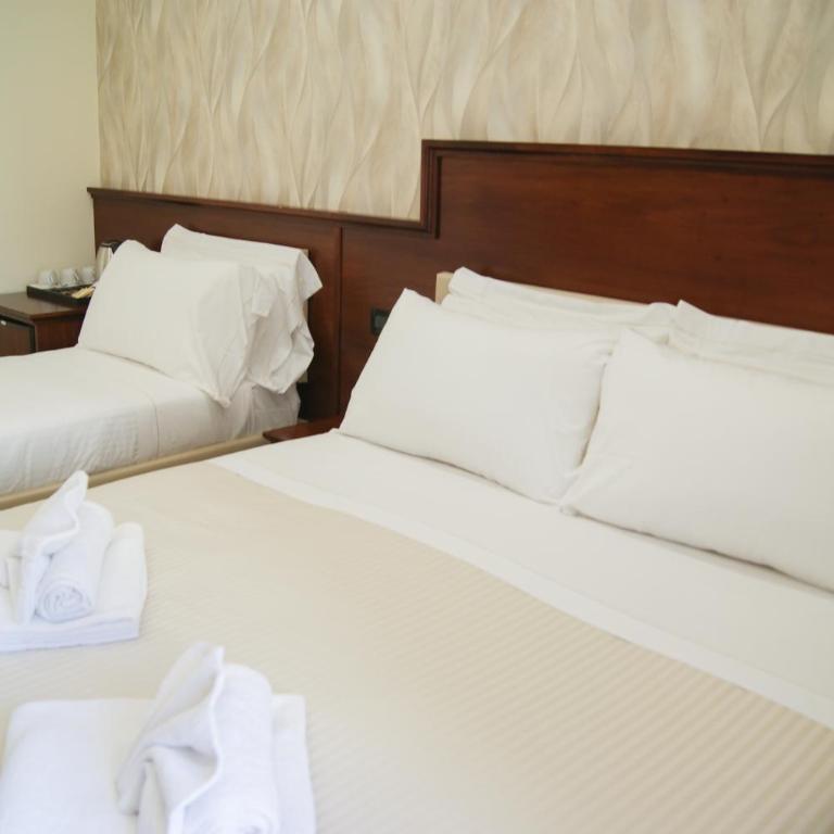 Glam Luxury Rome - Camera Tripla Deluxe - 11