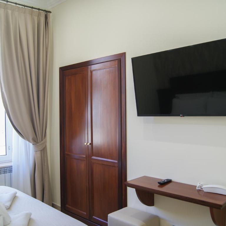 Glam Luxury Rome - Camera Tripla Deluxe - 10