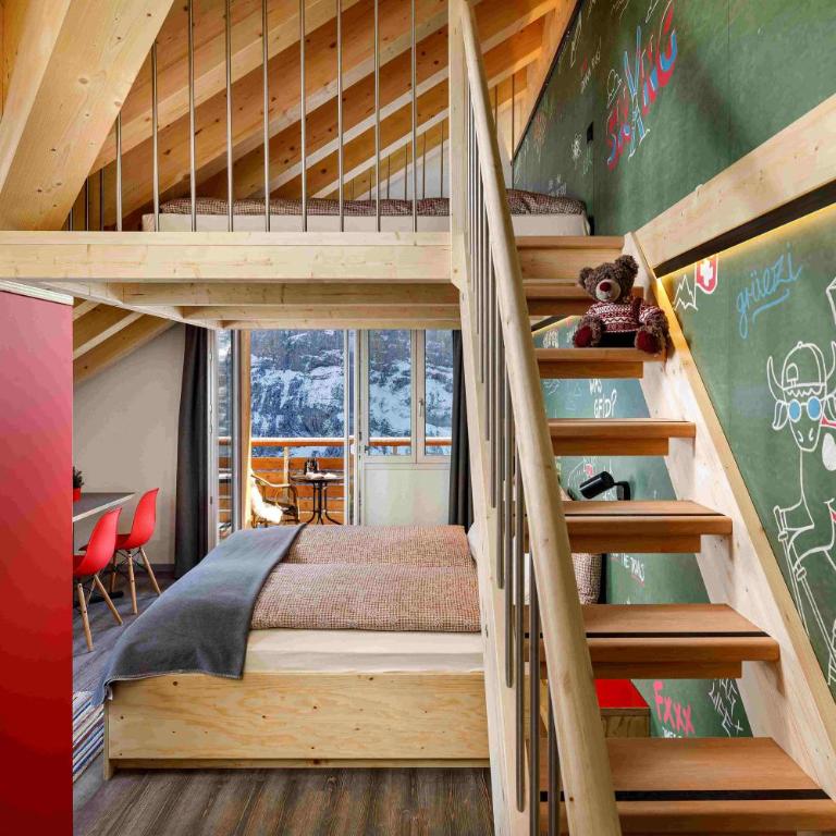 Eiger Guesthouse - Familienzimmer mit Bergblick und eigenem Bad - 6